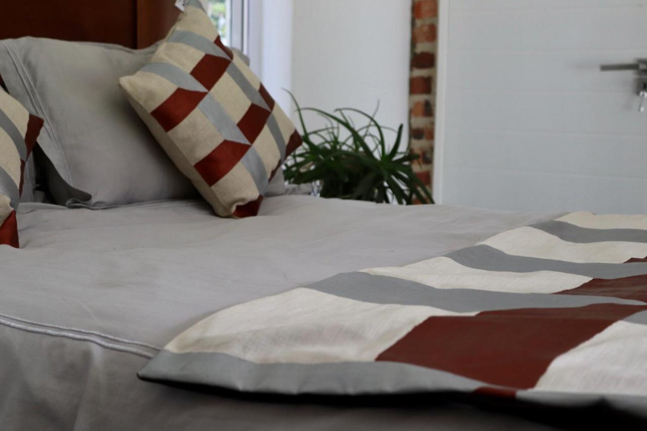 Bird Song Bedroom * Cape Town